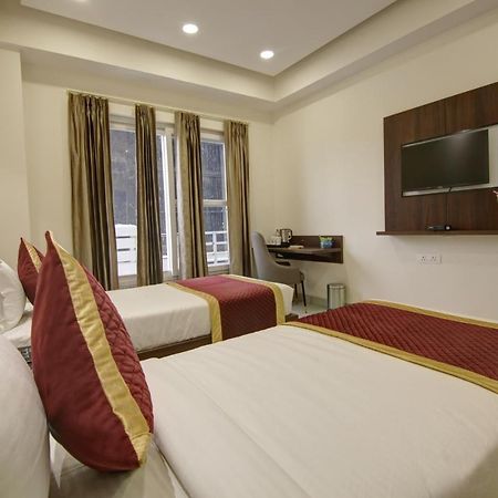 Hotel La Mirage Noida Exterior photo