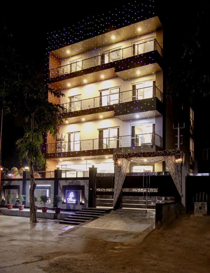 Hotel La Mirage Noida Exterior photo