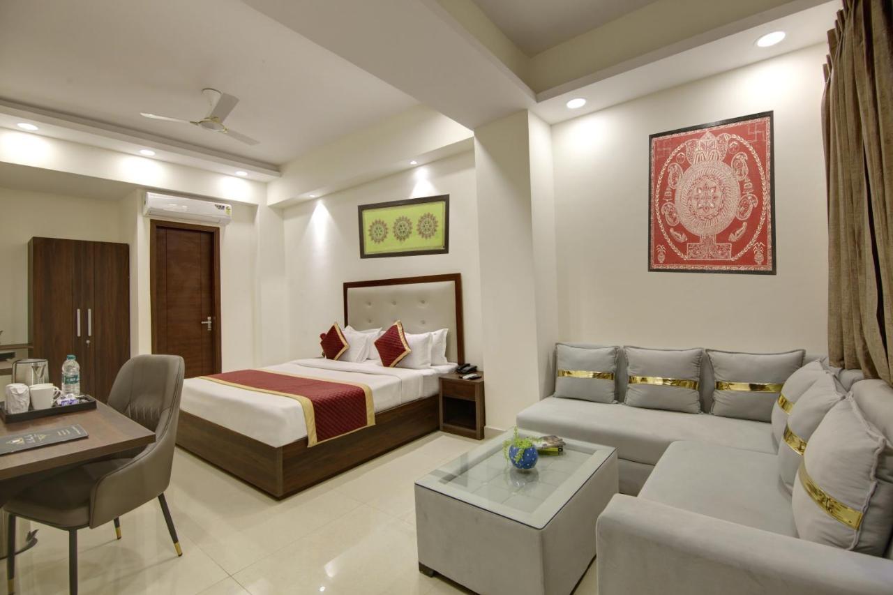 Hotel La Mirage Noida Exterior photo