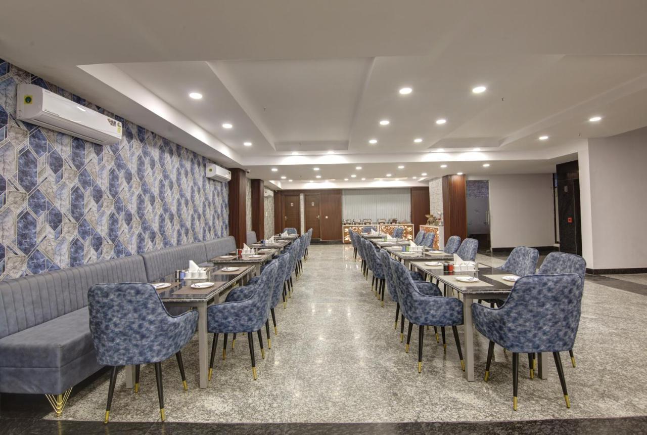 Hotel La Mirage Noida Exterior photo