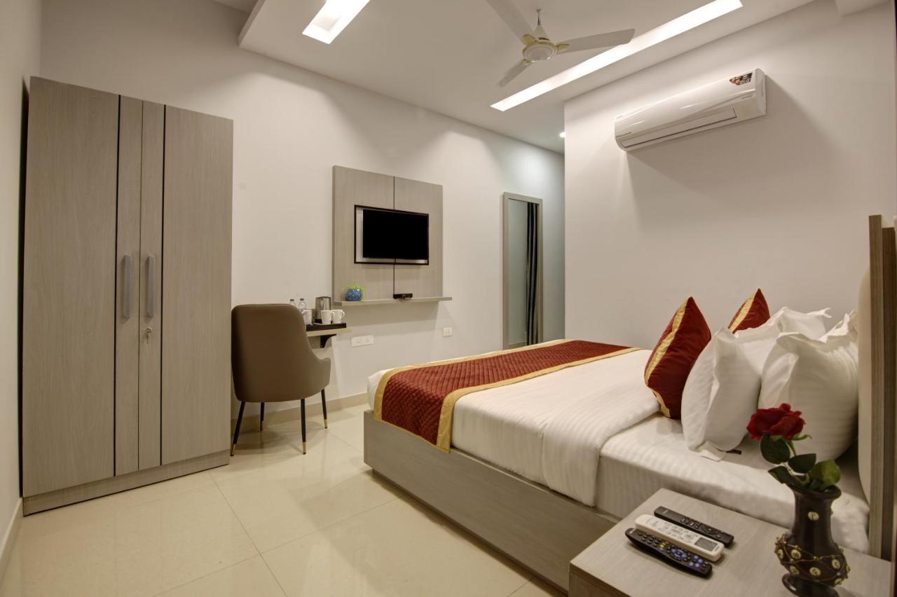 Hotel La Mirage Noida Exterior photo